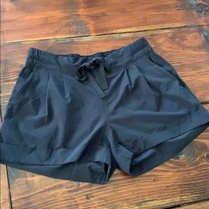 Lululemon Black Spring Break Away size 6